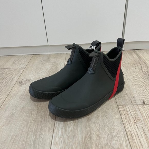 NWT Sperry Sport Cutwater Deck Boots 9 Black Green Red - Picture 2 of 6